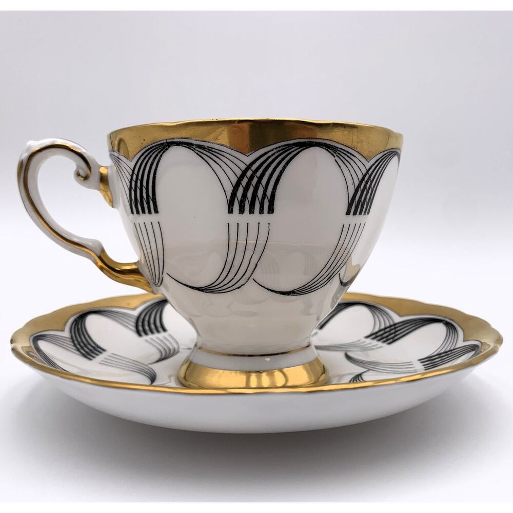 Tuscan Bone China Teacup & Saucer - Black Scallop & Gold Trim - England - VTG